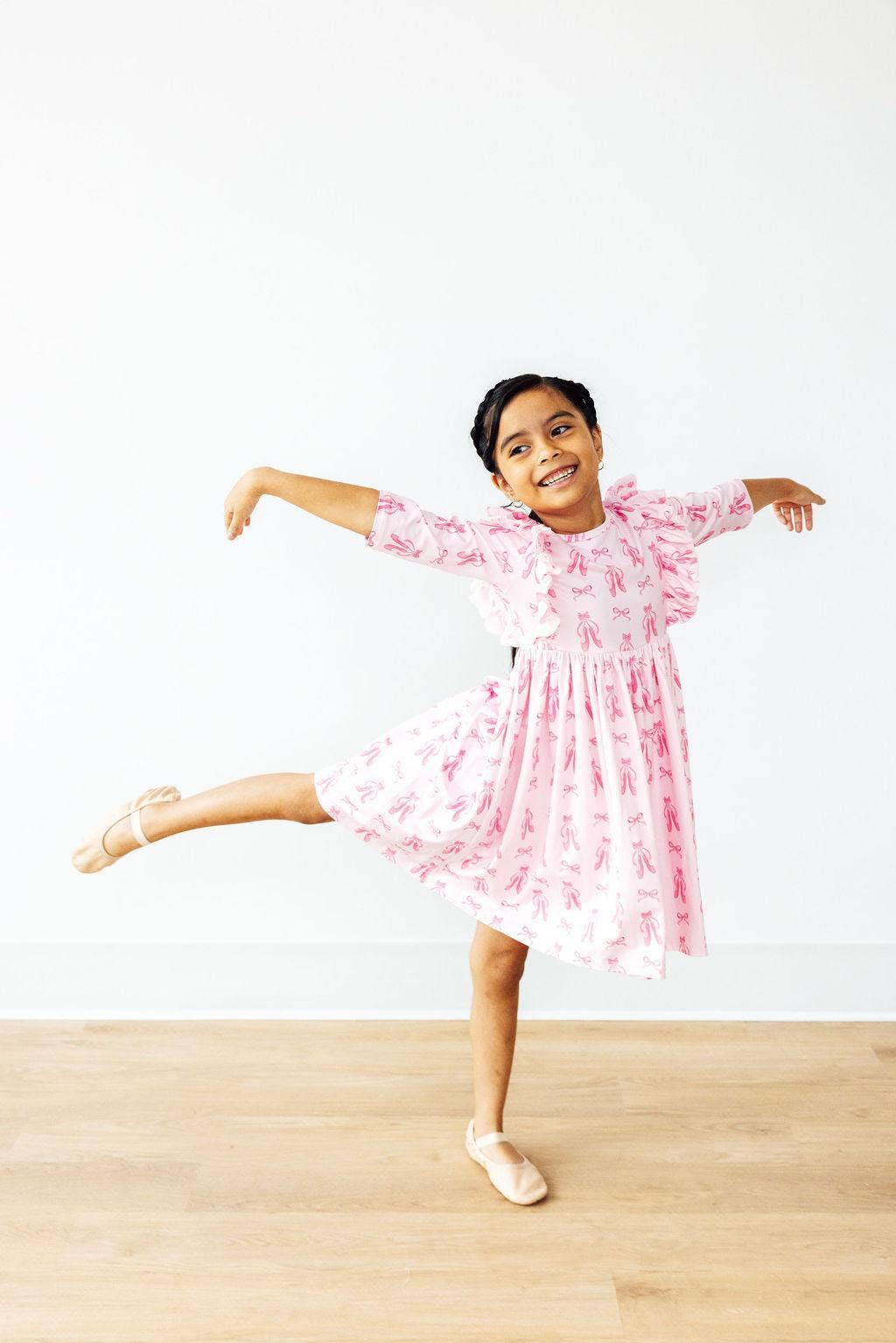 Girls Twirling en Pointe 3/4 Sleeve Ruffle Twirl Dress